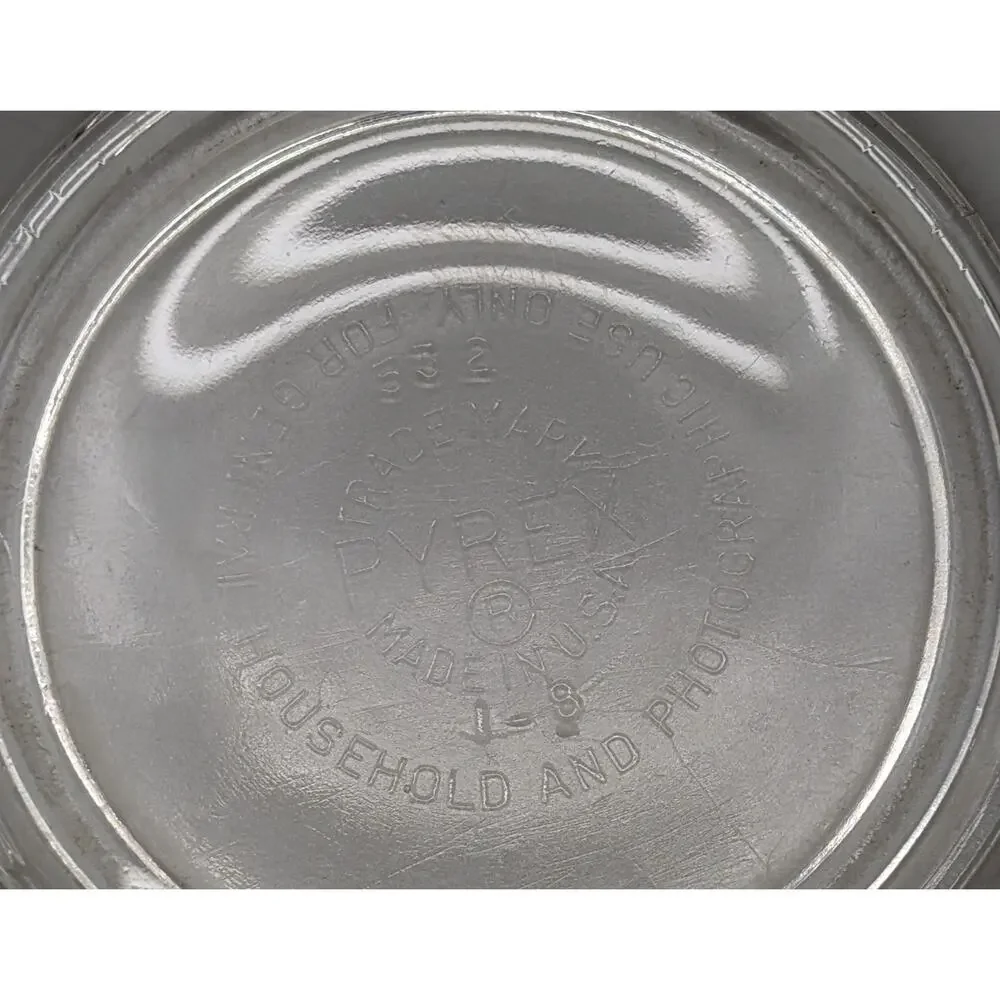 2 PYREX Glass Measuring Cups - VTG 4 Qt 